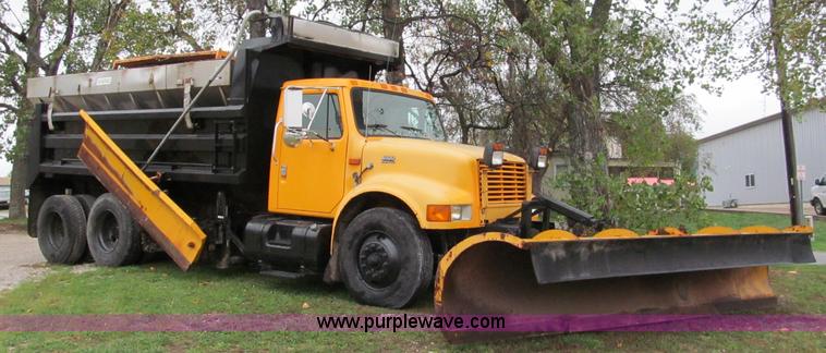 image for item E5640 1999 International 4900 dump truck