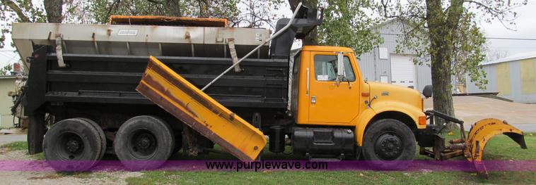 image for item E5640 1999 International 4900 dump truck