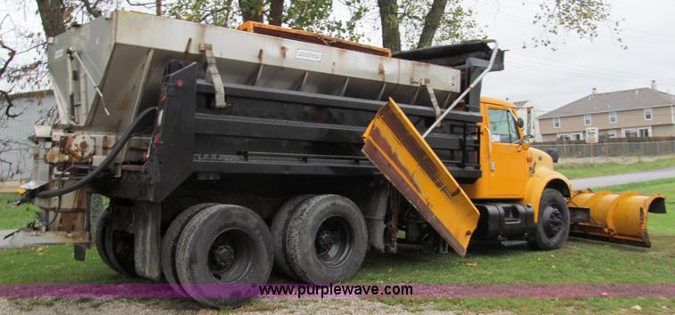image for item E5640 1999 International 4900 dump truck