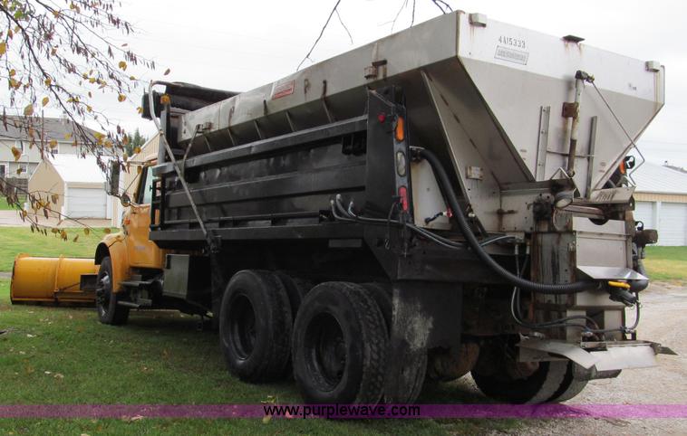 image for item E5640 1999 International 4900 dump truck
