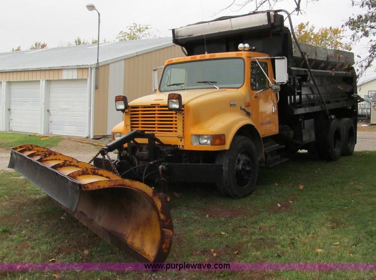 image for item E5640 1999 International 4900 dump truck