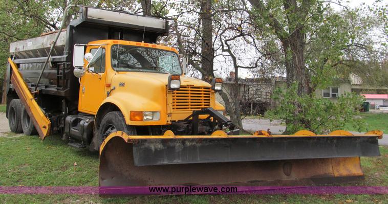 image for item E5640 1999 International 4900 dump truck