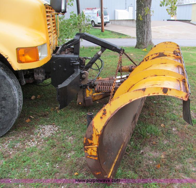 image for item E5640 1999 International 4900 dump truck