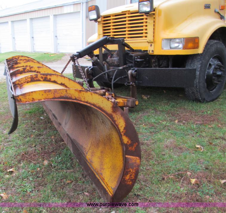 image for item E5640 1999 International 4900 dump truck