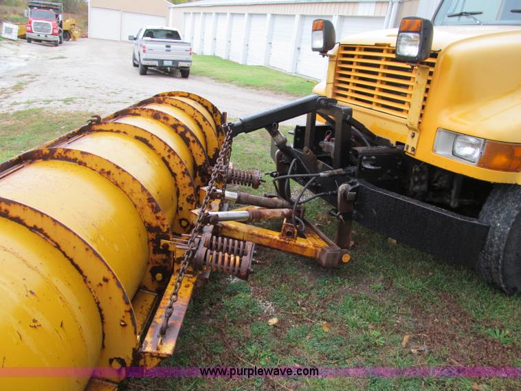 image for item E5640 1999 International 4900 dump truck