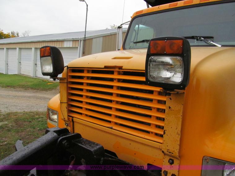 image for item E5640 1999 International 4900 dump truck
