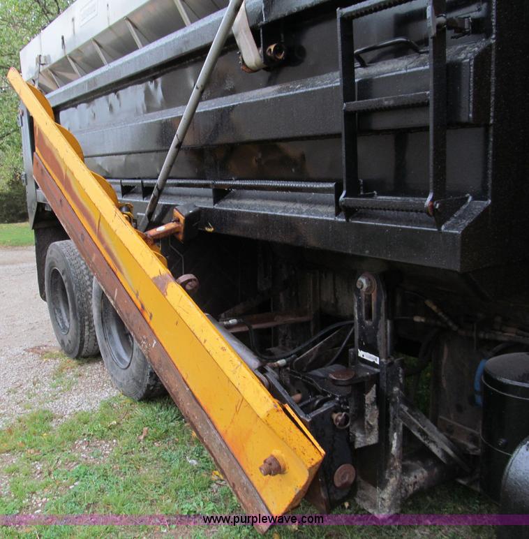 image for item E5640 1999 International 4900 dump truck