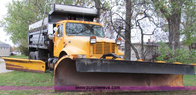 image for item E5640 1999 International 4900 dump truck