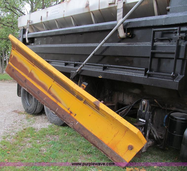 image for item E5640 1999 International 4900 dump truck