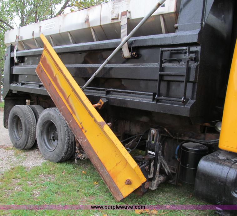 image for item E5640 1999 International 4900 dump truck