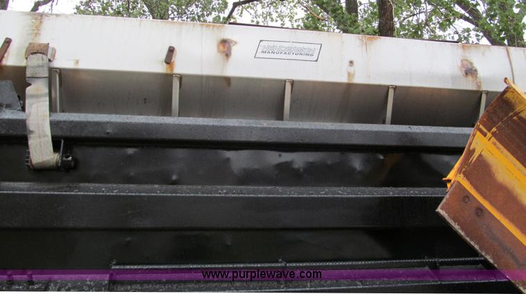 image for item E5640 1999 International 4900 dump truck