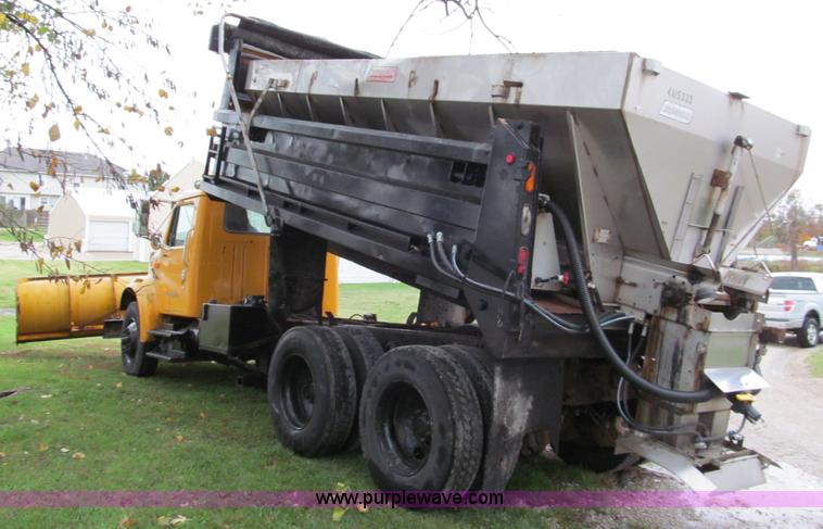 image for item E5640 1999 International 4900 dump truck