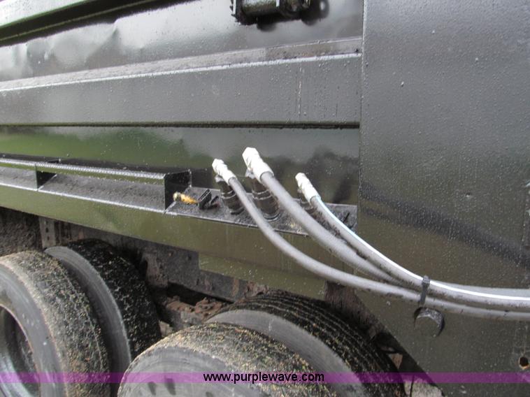 image for item E5640 1999 International 4900 dump truck