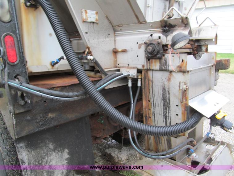 image for item E5640 1999 International 4900 dump truck