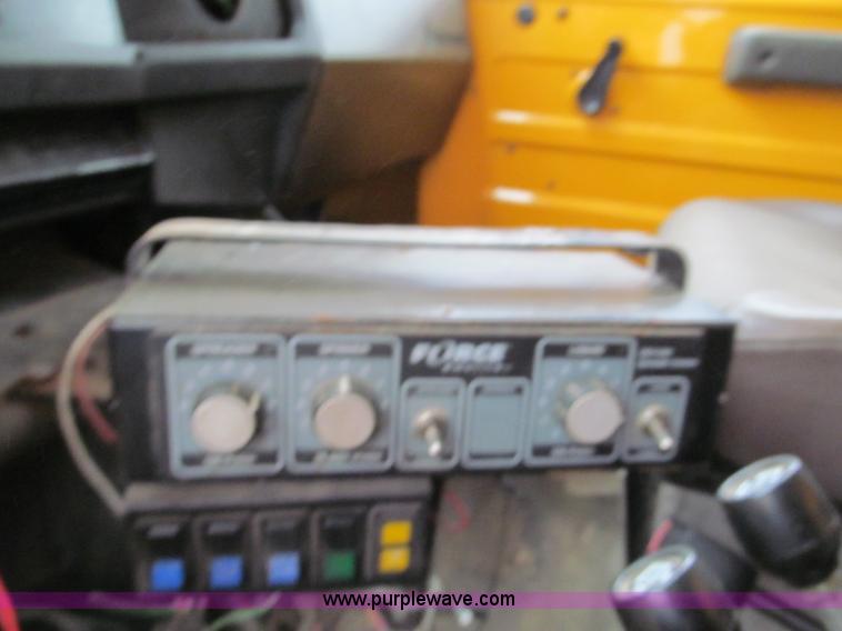 image for item E5640 1999 International 4900 dump truck