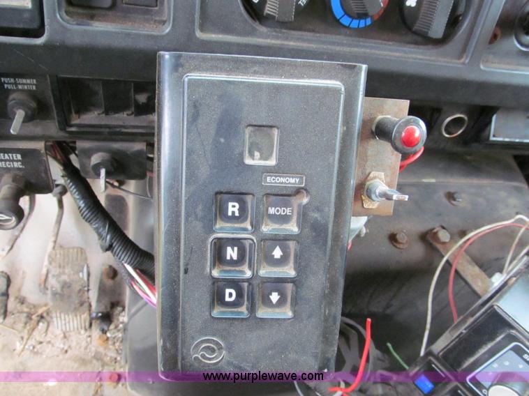 image for item E5640 1999 International 4900 dump truck