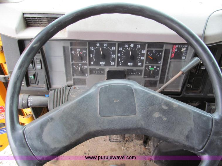 image for item E5640 1999 International 4900 dump truck