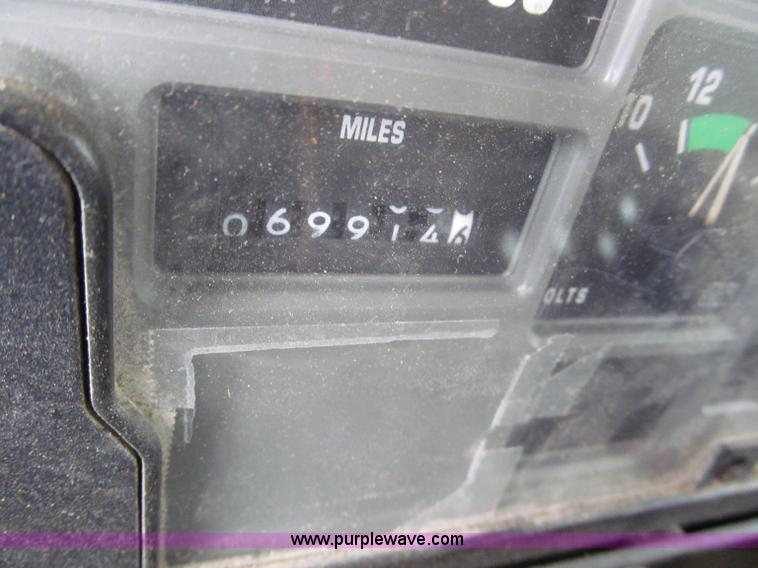 image for item E5640 1999 International 4900 dump truck