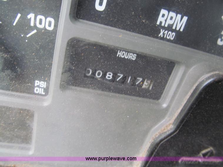 image for item E5640 1999 International 4900 dump truck