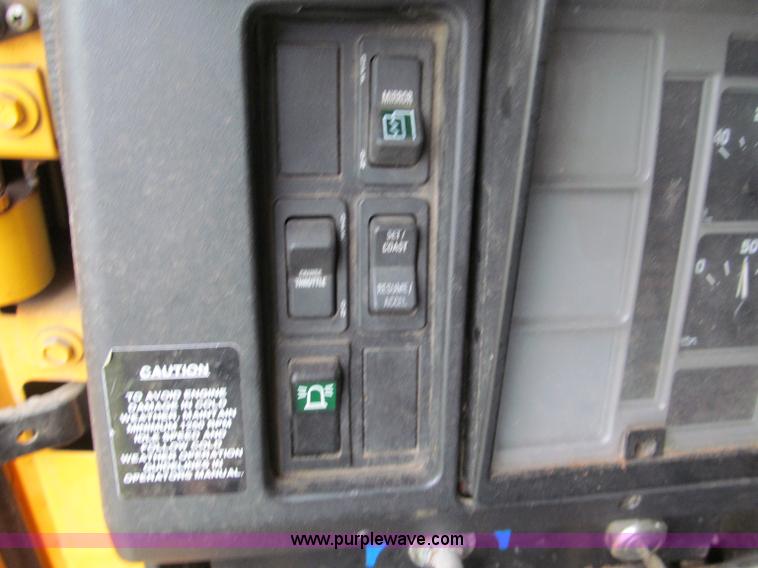 image for item E5640 1999 International 4900 dump truck