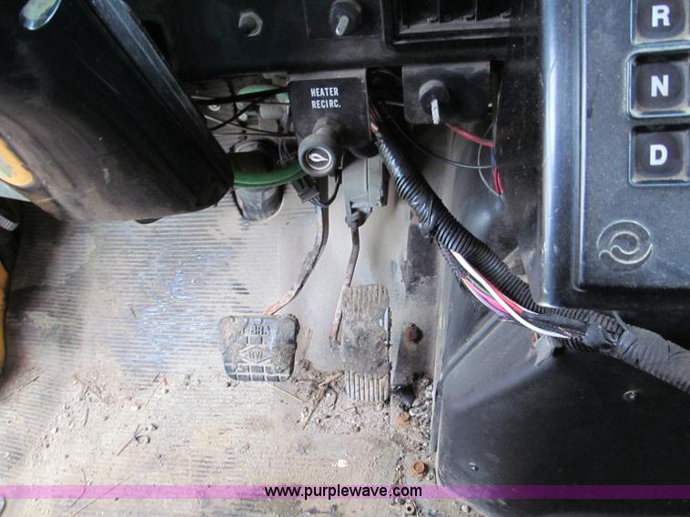 image for item E5640 1999 International 4900 dump truck