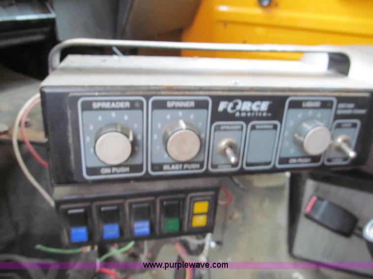 image for item E5640 1999 International 4900 dump truck