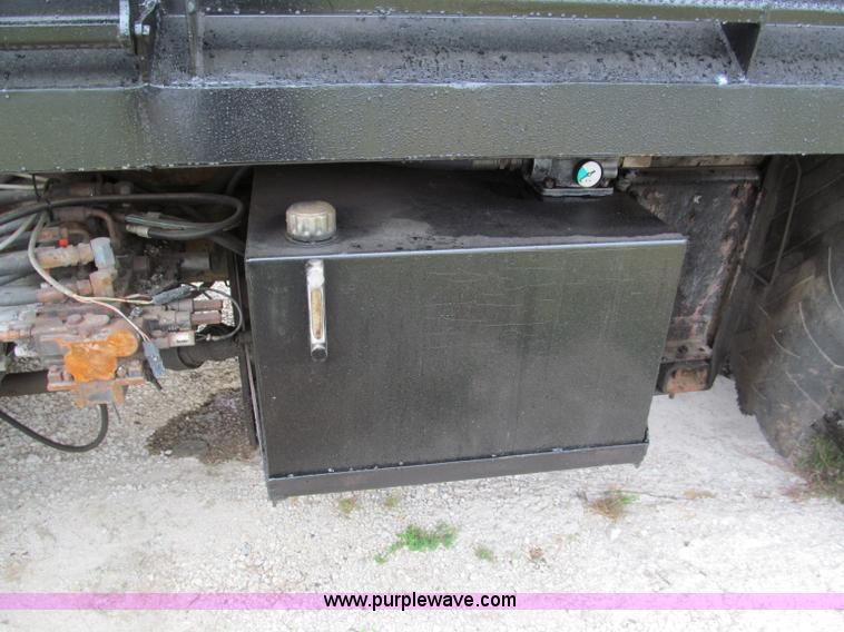 image for item E5640 1999 International 4900 dump truck