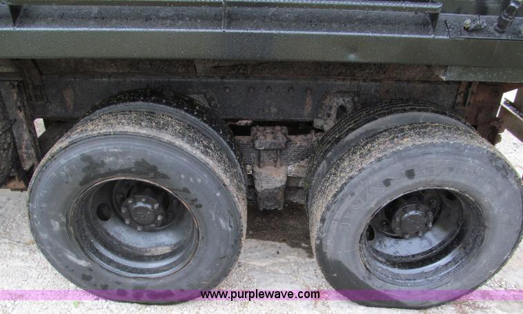 image for item E5640 1999 International 4900 dump truck