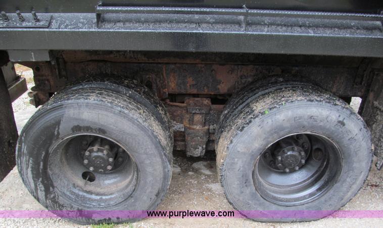 image for item E5640 1999 International 4900 dump truck