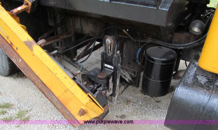 image for item E5640 1999 International 4900 dump truck