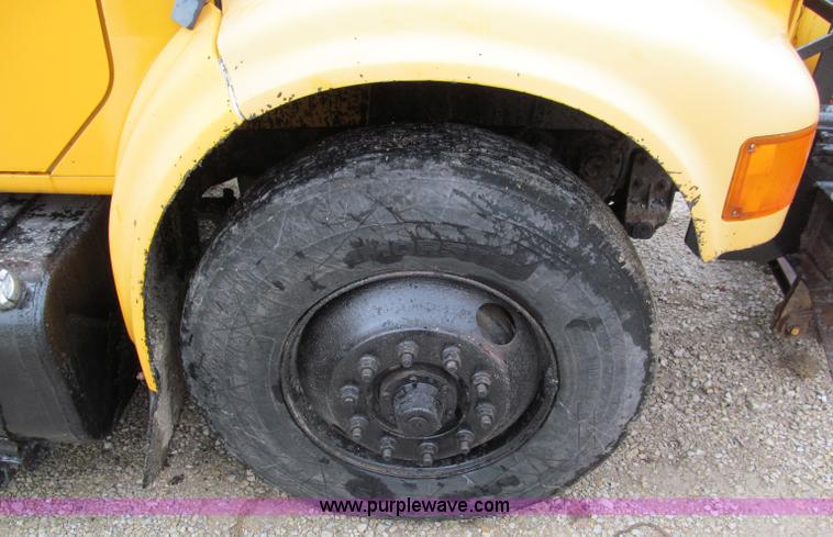 image for item E5640 1999 International 4900 dump truck