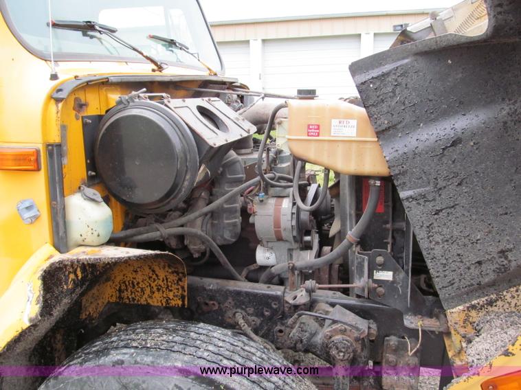 image for item E5640 1999 International 4900 dump truck