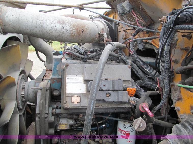 image for item E5640 1999 International 4900 dump truck