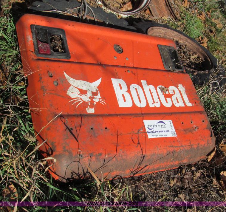 image for item E5714 2005 Bobcat T300 engine compartment door