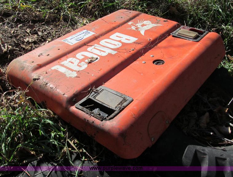image for item E5714 2005 Bobcat T300 engine compartment door