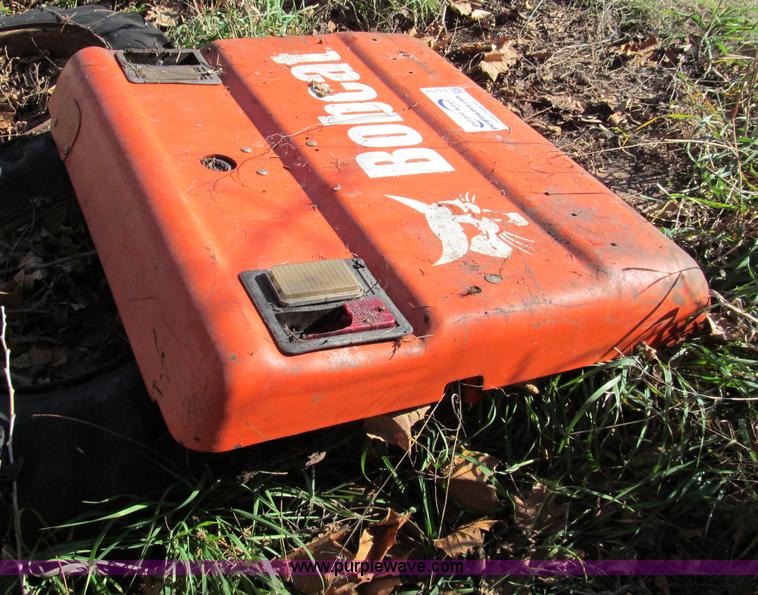 image for item E5714 2005 Bobcat T300 engine compartment door