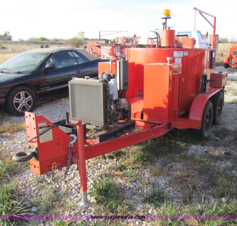 image for item E8157 2000 Craft Co EZ-Pour 200D crack seal machine