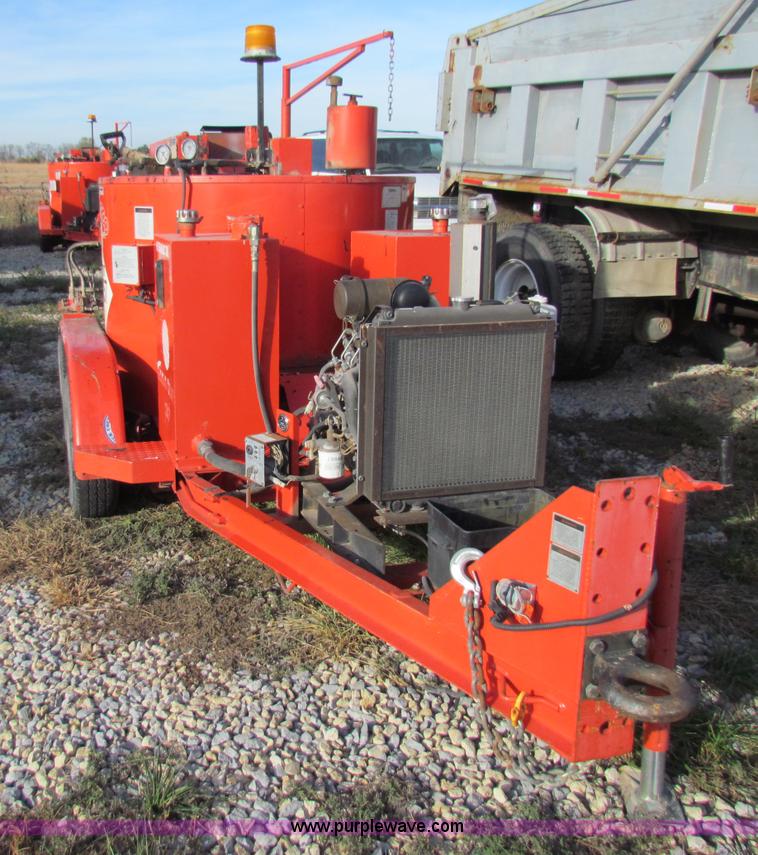 image for item E8157 2000 Craft Co EZ-Pour 200D crack seal machine