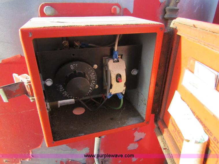 image for item E8158 1997 Craft Co E-Z Pour 200D crack seal machine