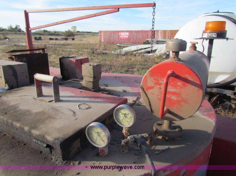 image for item E8158 1997 Craft Co E-Z Pour 200D crack seal machine