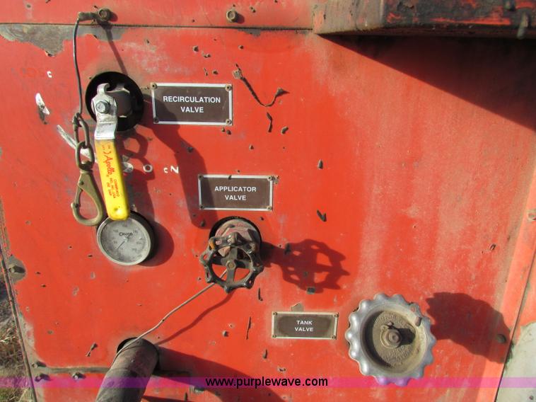 image for item E8158 1997 Craft Co E-Z Pour 200D crack seal machine