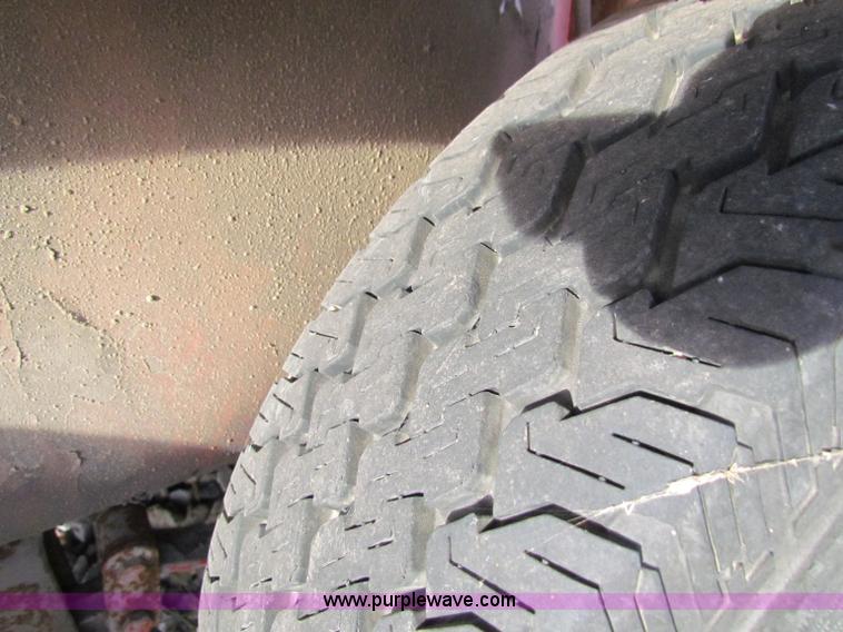 image for item E8158 1997 Craft Co E-Z Pour 200D crack seal machine