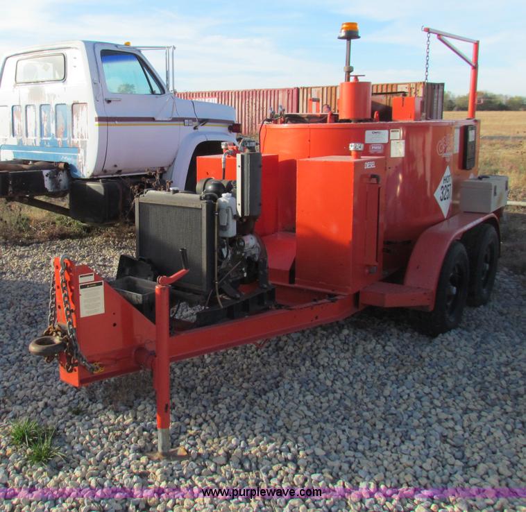 image for item E8159 2000 Craft Co E-Z Pour 200D crack seal machine