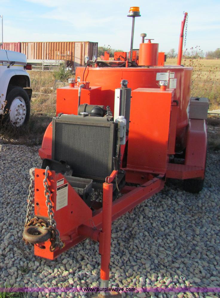 image for item E8159 2000 Craft Co E-Z Pour 200D crack seal machine