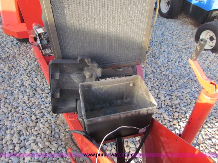 image for item E8159 2000 Craft Co E-Z Pour 200D crack seal machine