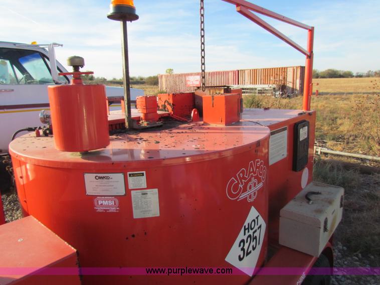 image for item E8159 2000 Craft Co E-Z Pour 200D crack seal machine