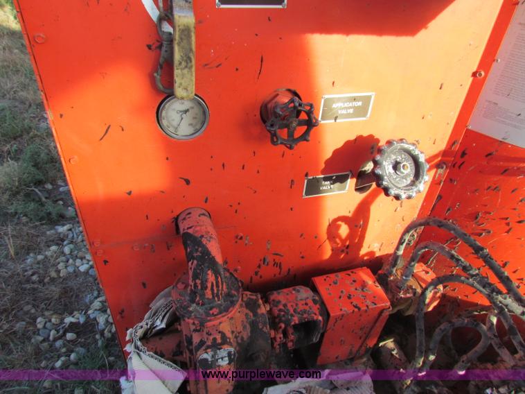 image for item E8159 2000 Craft Co E-Z Pour 200D crack seal machine