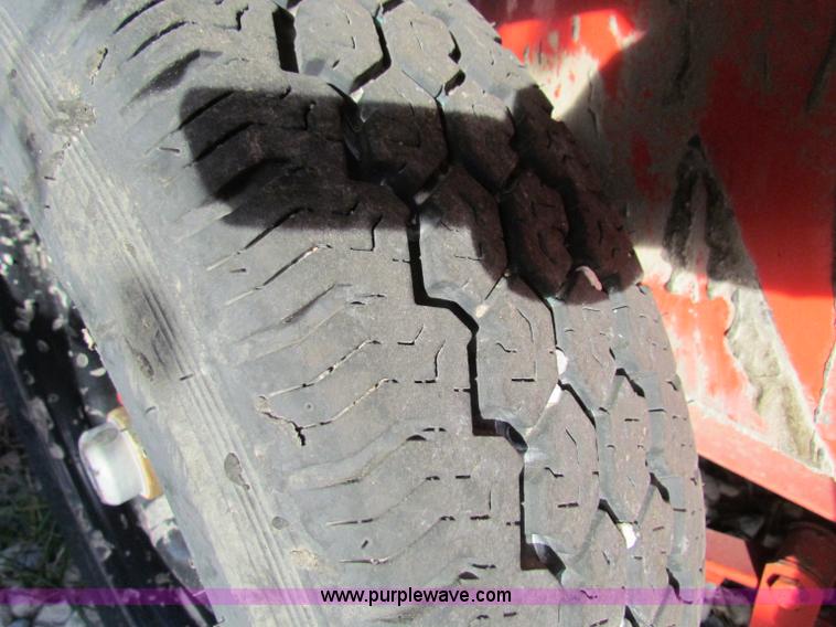 image for item E8159 2000 Craft Co E-Z Pour 200D crack seal machine