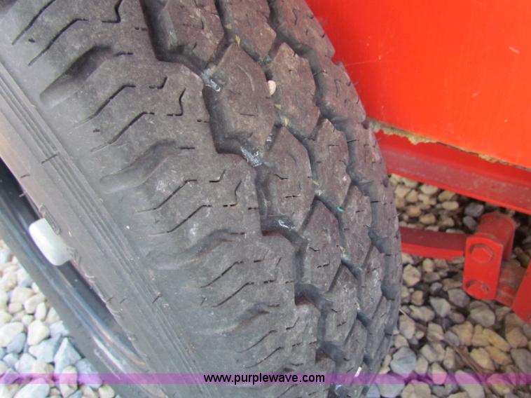 image for item E8159 2000 Craft Co E-Z Pour 200D crack seal machine