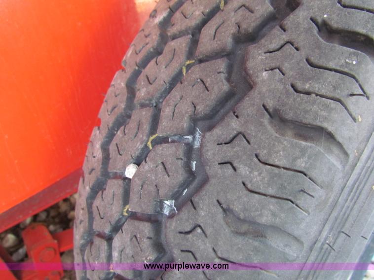 image for item E8159 2000 Craft Co E-Z Pour 200D crack seal machine